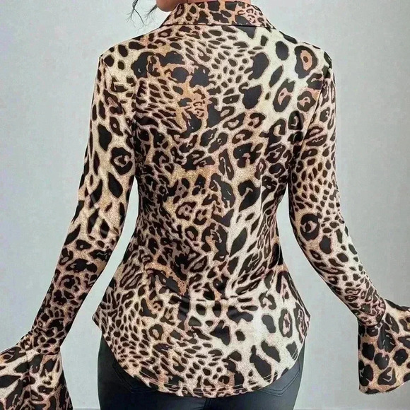 Multicolor Elegant Women's Leopard Print Tight Bell Sleeve Blouse - Picture 2 of 5